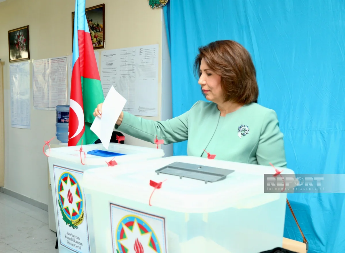 Bahar Muradova səsvermə hüququndan istifadə edib