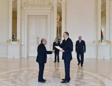 ​İlham Əliyev ölkəmizə yeni təyin olunmuş səfirlərin etimadnamələrini qəbul edib