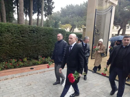 “Azərkontrakt”ın əməkdaşları Ulu Öndər Heydər Əliyevin xatirəsini yad edib