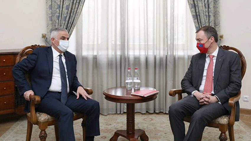 Aİ nümayəndəsi Ermənistan Baş nazirinin müavini ilə kommunikasiyaların açılmasını müzakirə edib
