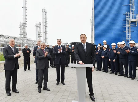 ​İlham Əliyev Sumqayıtda iki zavodun açılışında iştirak edib