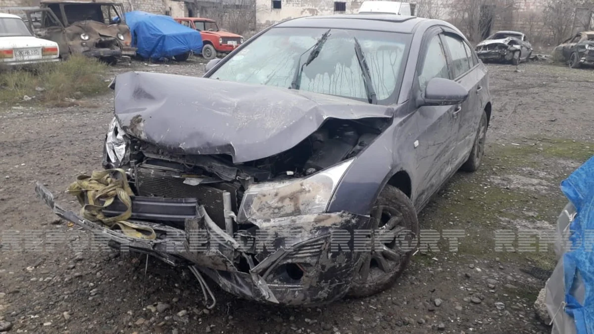 Kürdəmirdə avtomobil su kanalına düşdü, xəsarət alan var