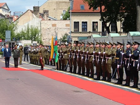 Müdafiə naziri: Azərbaycan ordusu işğal olunmuş torpaqları istənilən an azad etməyə hazırdır və qadirdir