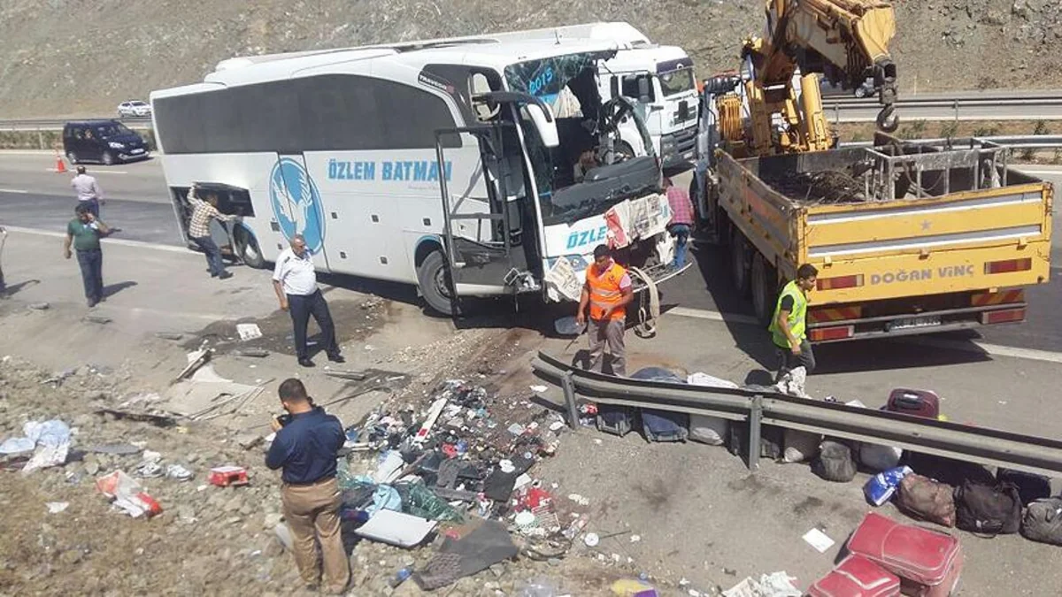 Qaziantepdə sərnişin avtobusu qəzaya uğrayıb: 4 ölü, 31 yaralı var
