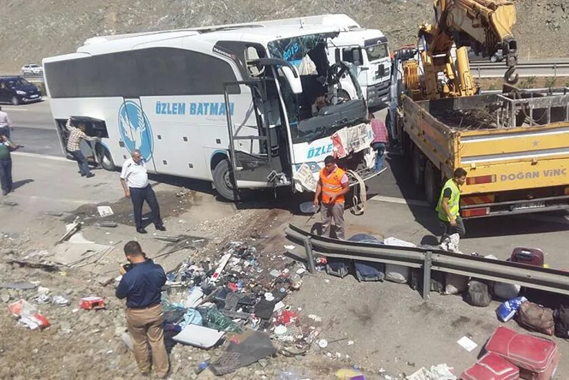 Qaziantepdə sərnişin avtobusu qəzaya uğrayıb: 4 ölü, 31 yaralı var