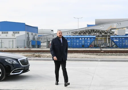Президент заложил фундамент двух заводов и открыл предприятие в Сумгайыте