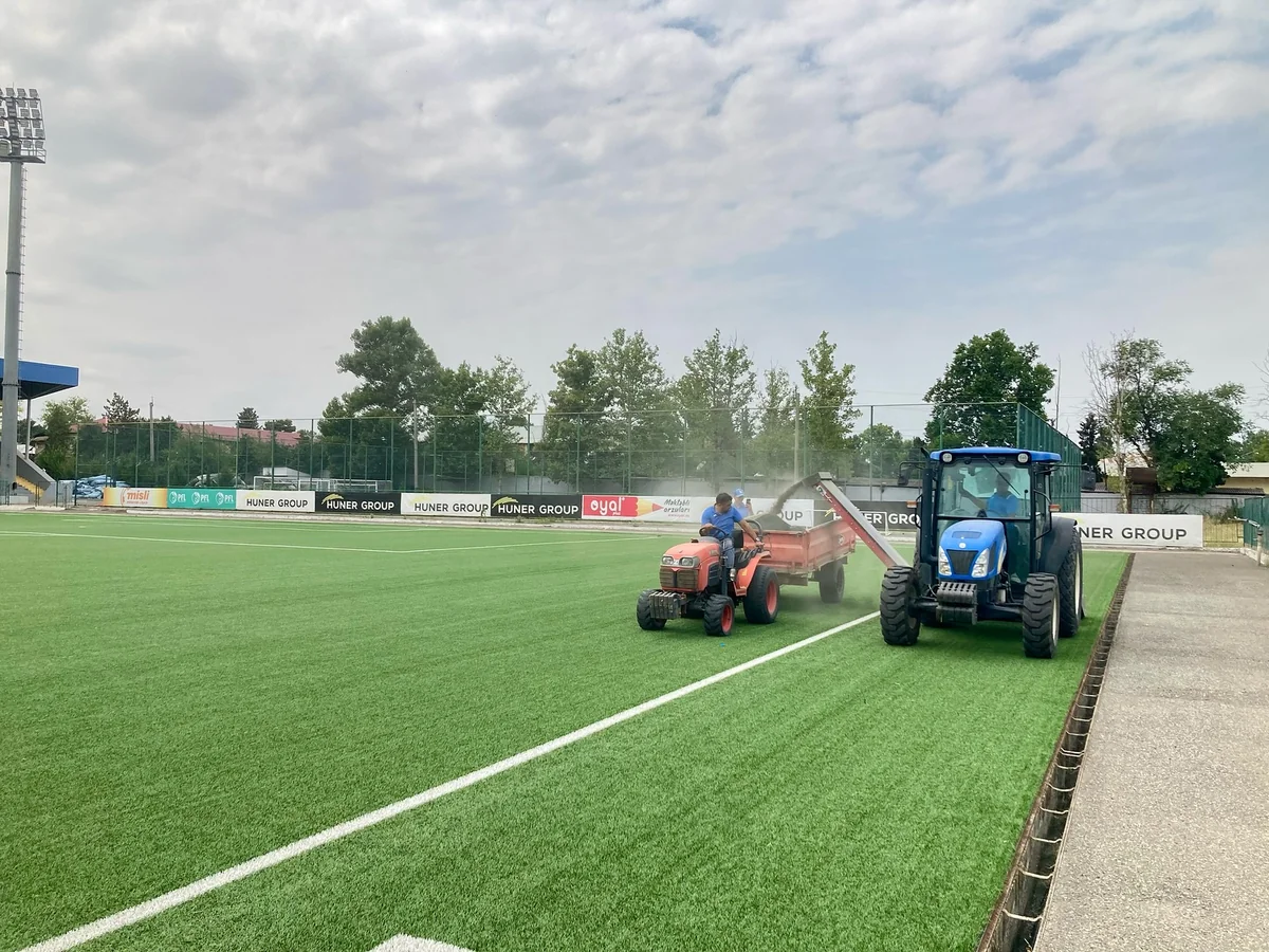 Tovuz şəhər stadionunda ot örtüyünün dəyişdirilməsi prosesinə start verilib