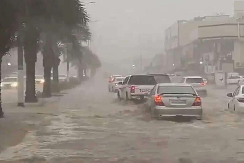 Məkkə və Mədinəni su basıb