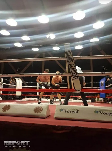 Азербайджанский боксер победил армянина и завоевал пояс WBA Continental