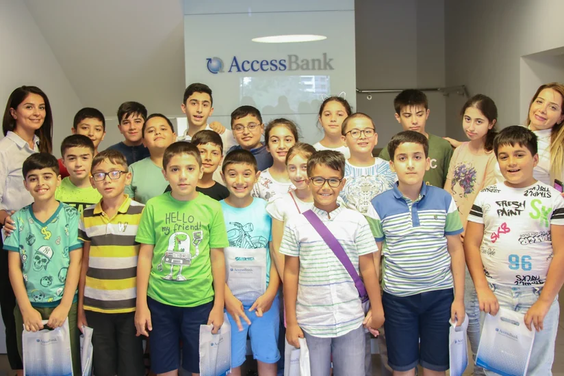 Yay məktəbinin iştirakçıları AccessBankın fəaliyyəti ilə tanış olublar