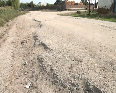 Kürdəmirdə əlli il əvvəl tikilən yol bərbad vəziyyətə düşüb - REPORTAJ
