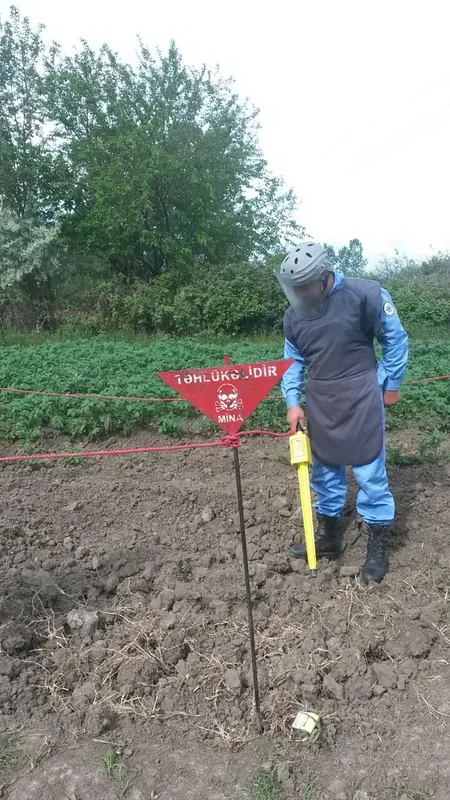 Tərtər icra nümayəndəliyinin həyətyanı sahəsində top mərmisi aşkar edilib