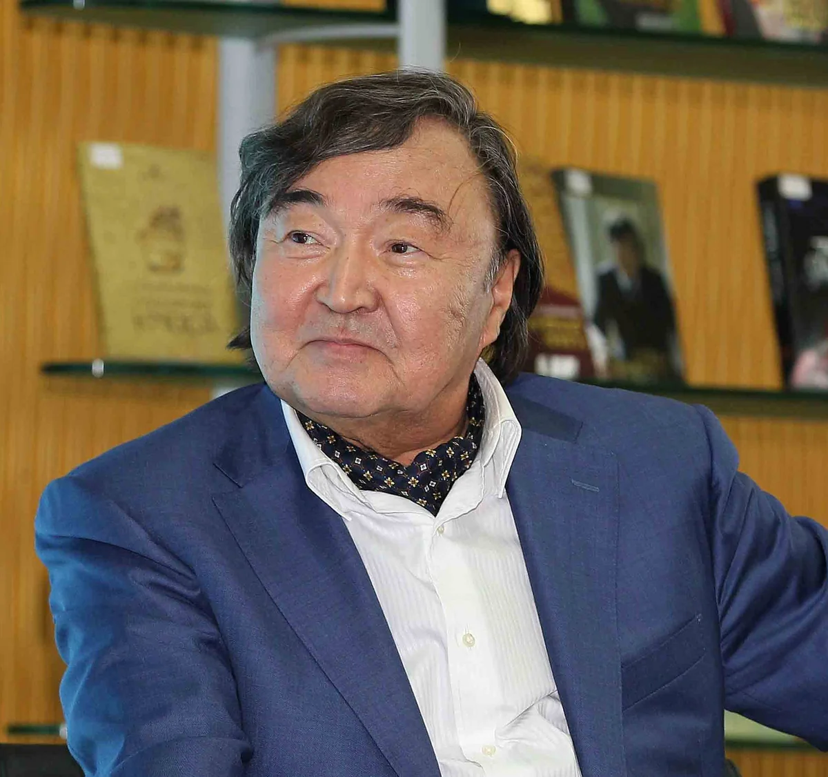 Олжас Сулейменов награжден Почетным дипломом президента Азербайджанской Республики