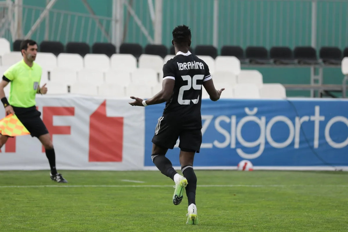 İbrahima Vadji Qarabağla və azarkeşlərlə vidalaşıb