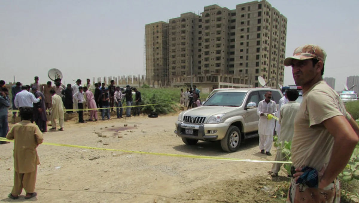 10 cops killed, 20 taken hostage in Pakistan