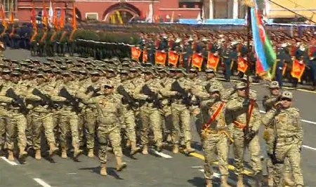 Azərbaycan hərbçiləri Moskvada Qələbənin 70 illiyinə həsr olunan paradda təntənəli keçid ediblər - YENİLƏNİB