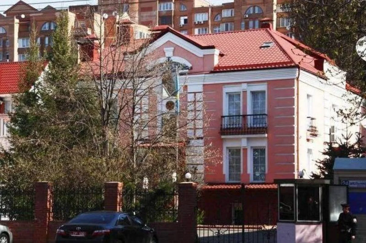 Казахстан вывезет своих граждан с Украины через Польшу