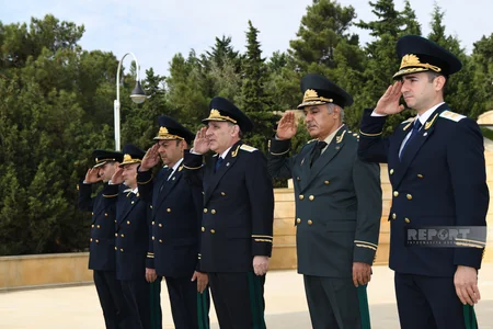 Baş Prokurorluğun əməkdaşları Ümummilli Lider Heydər Əliyevin məzarını ziyarət ediblər