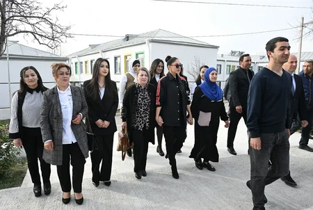 Prezident və birinci xanım Ağdərənin Həsənriz kəndində sakinlərlə birlikdə Novruz tonqalını alovlandırıblar - YENİLƏNİB