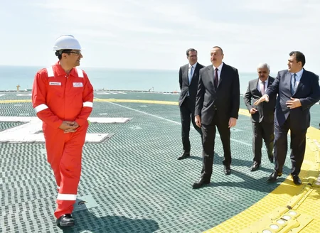Prezident İlham Əliyev Heydər Əliyev adına yarımdalma qazma qurğusunun açılışında iştirak edib - YENİLƏNİB