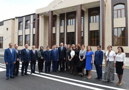 Prezident İlham Əliyev Nardaran sakinləri ilə görüşüb - FOTO