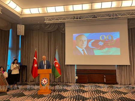Azərbaycanın İstanbuldakı Baş konsulluğu Ümummilli Liderə həsr olunan sərgi təşkil edib