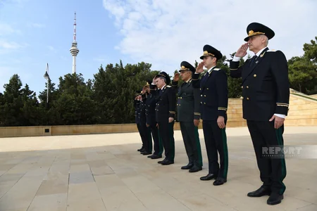 Baş Prokurorluğun əməkdaşları Ümummilli Lider Heydər Əliyevin məzarını ziyarət ediblər