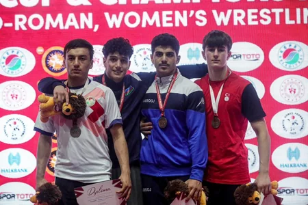 Azərbaycan güləşçiləri Zəfər kubokuunda 22 medal qazanıblar
