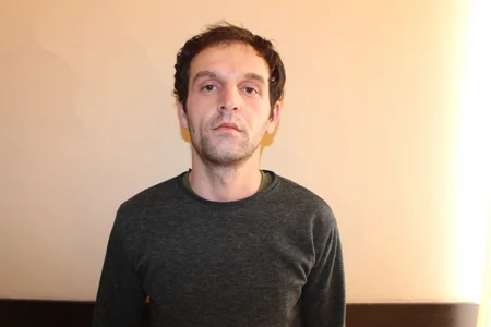 Qaxda oğurladıqları 9,3 min dolları torpağa basdıran şəxslər saxlanılıb