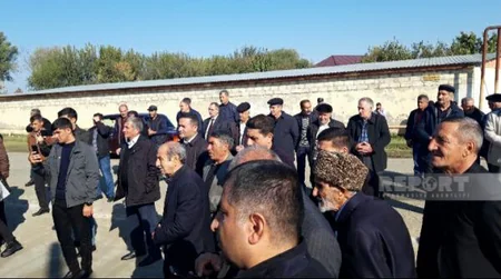 Biləsuvarda şəhidin xatirəsinə abidə-bulaq kompleksi açılıb