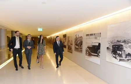 ​Leyla Əliyeva “Klassik avtomobil sərgisi”nin açılışında iştirak edib