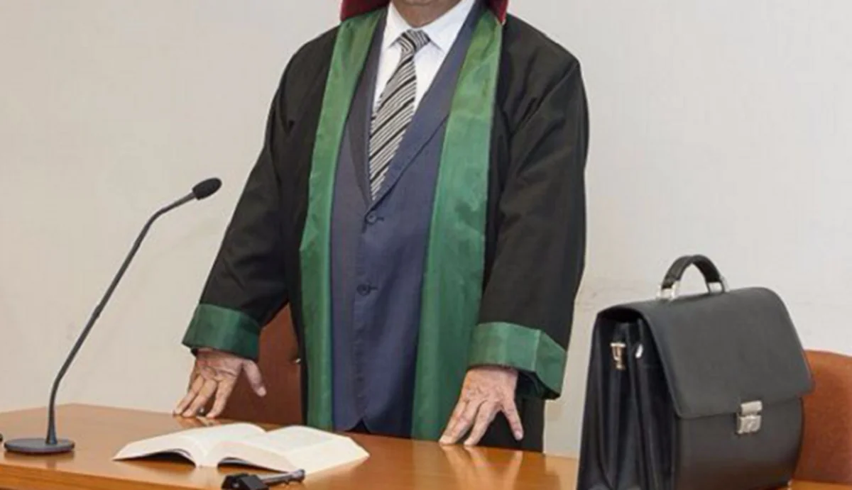 Azərbaycanda fəaliyyət göstərən vəkillərin sayı açıqlanıb