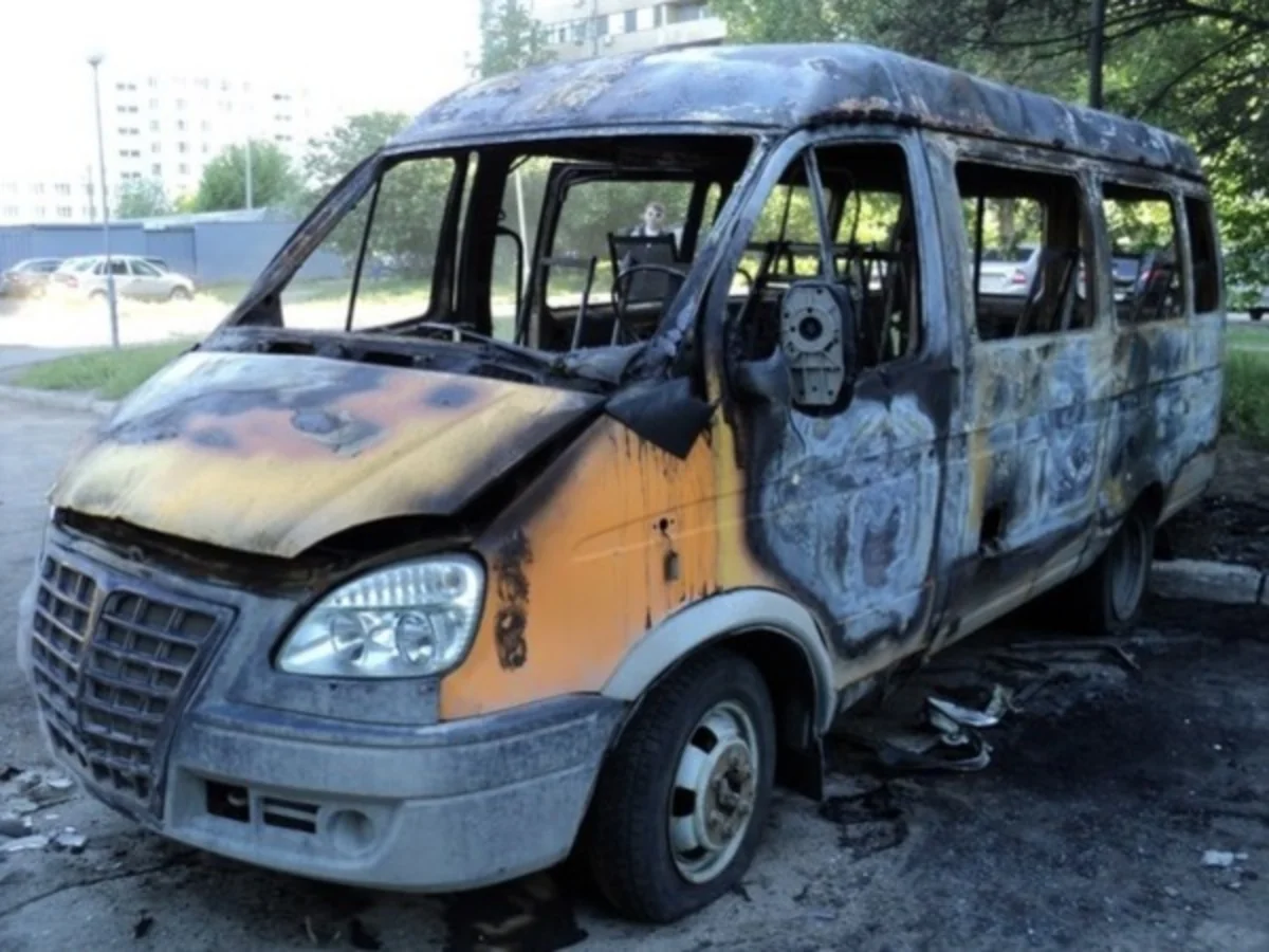Xaçmazda mikroavtobus yanıb