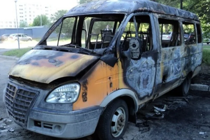 Xaçmazda mikroavtobus yanıb