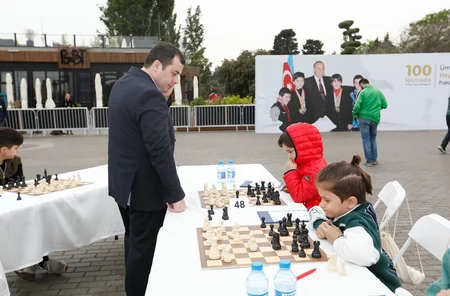 Məşhur şahmatçılar Heydər Əliyevin 100 illiyinə həsr olunan seansda iştirak ediblər