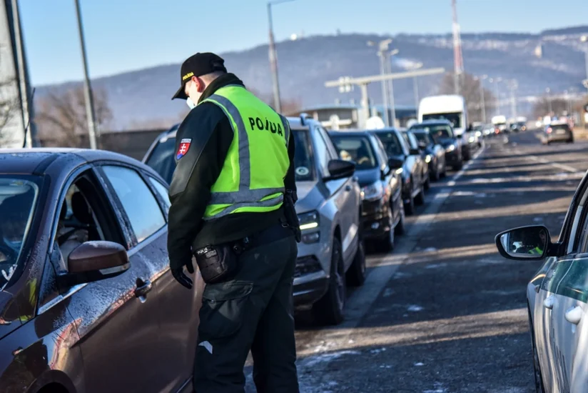 В Словакии из-за ситуации с коронавирусом вводят локдаун и режим ЧС