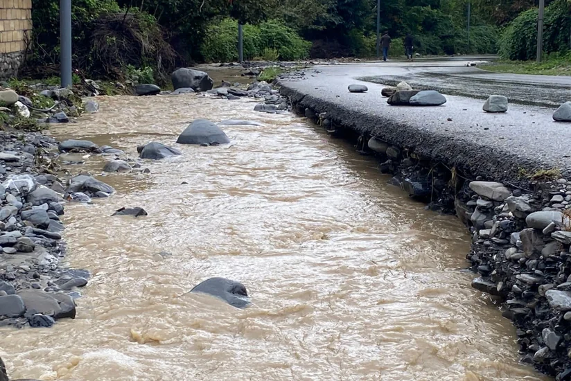 Sel suları Qəbələdə yol infrastrukturuna ziyan vurub