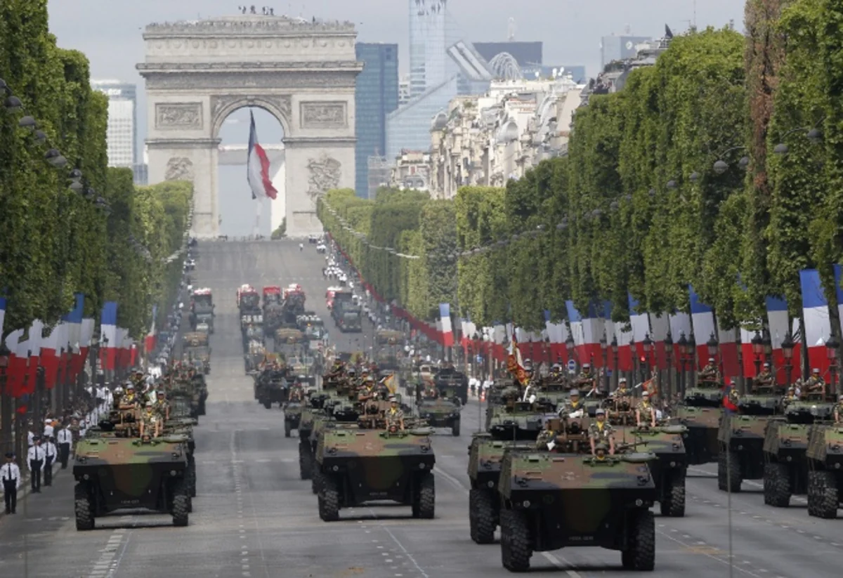 ​Parisdə bayram hərbi paradı keçirilib