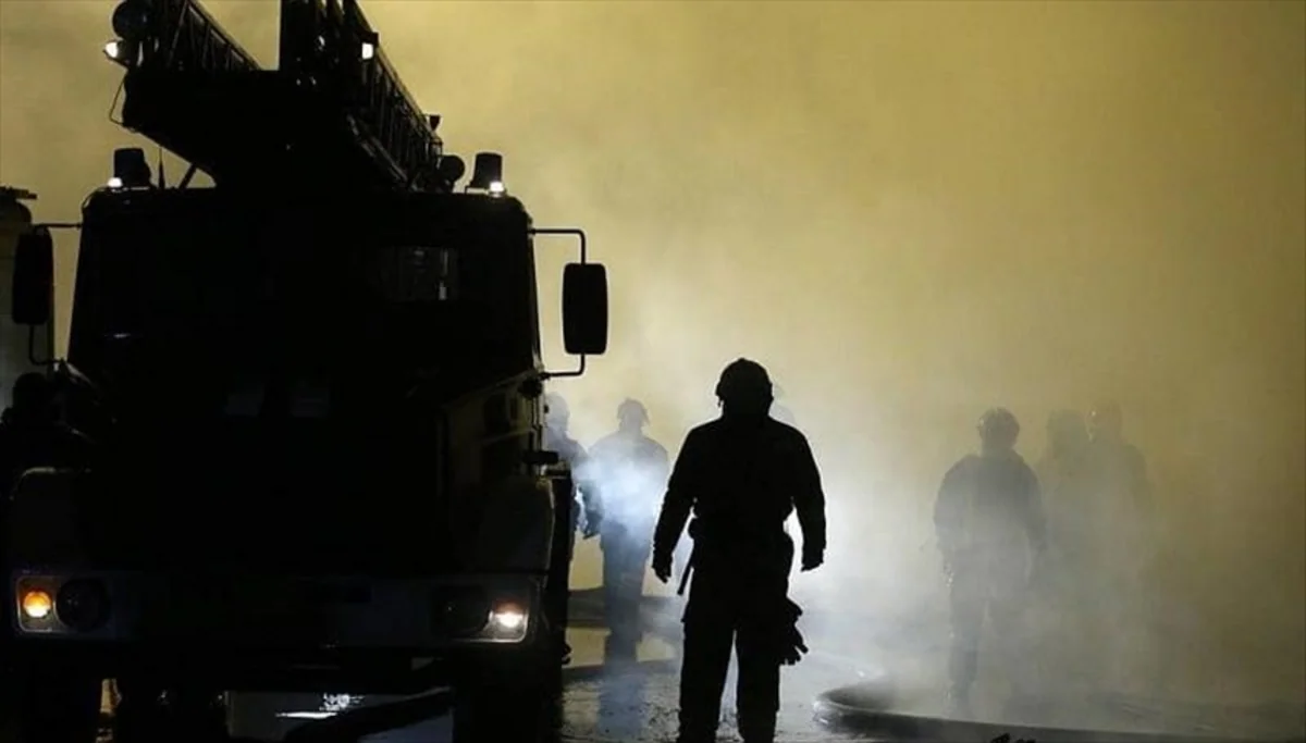 Bakıda kişi evini yandırıb, xəsarət alanlar var