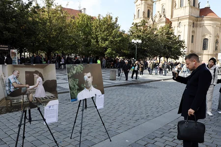 Snapshots of Sorrow: Azerbaijan's mine victims remembered in Prague
