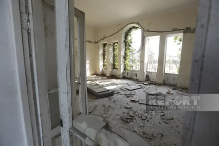 Tərk edilmiş tarixi sanatoriya: Divarları dağılan tikili tarixə qovuşacaq? - REPORTAJ