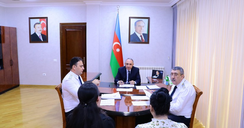 Baş prokuror Xətai rayonunda vətəndaşları qəbul edib