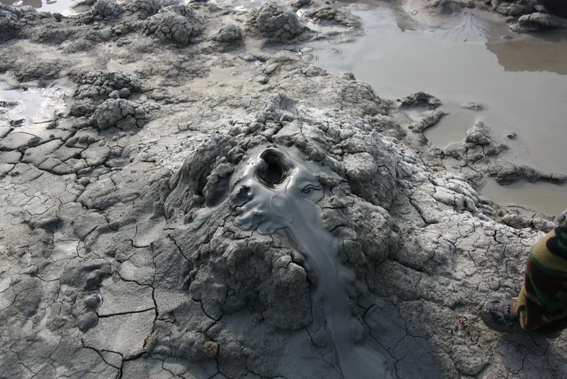 AMEA: ​Hava şəraiti ilə əlaqədar Hacıqabulda vulkan püskürən əraziyə getmək mümkün deyil