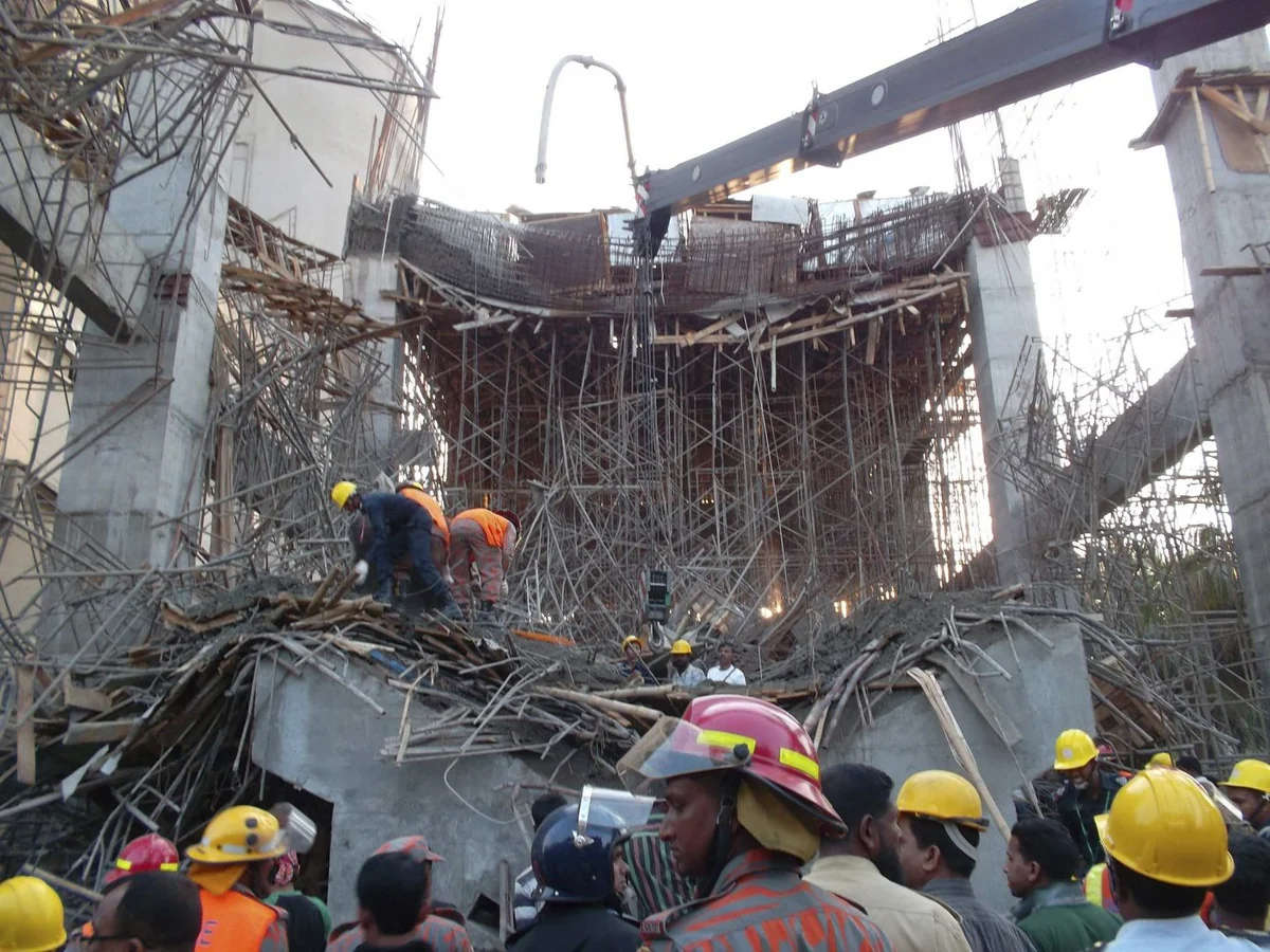 Banqladeşdə zavod uçub, 5 nəfər ölüb