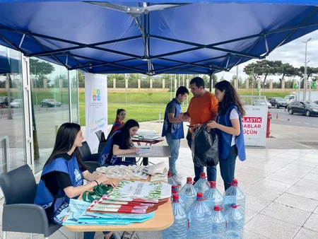 Bakıda “Plastik butulkanı ekoçantaya dəyiş” aksiyası keçirilib 