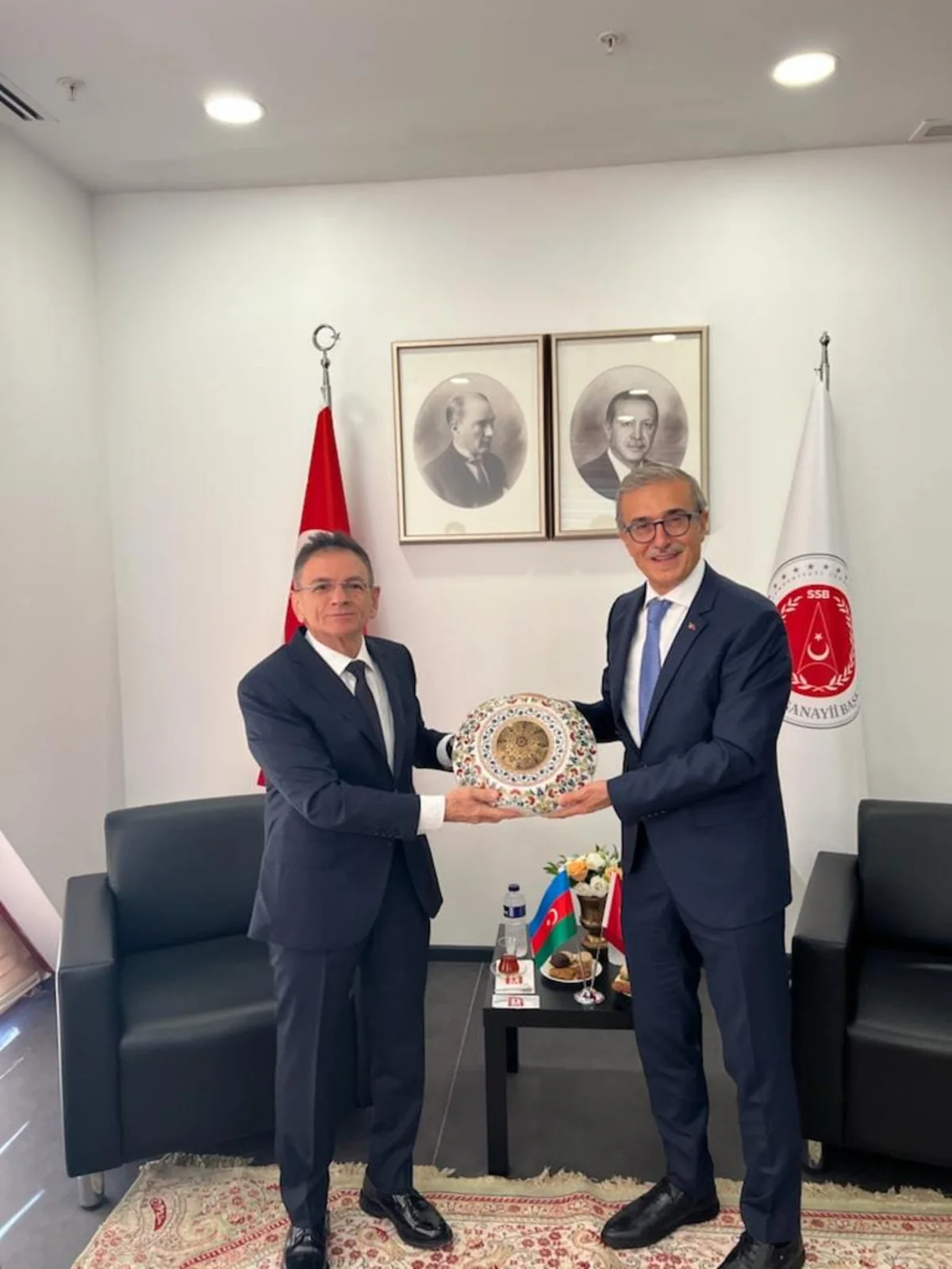 Azerbaijan's Minister of Defense Industry meets with his Turkish counterpart
