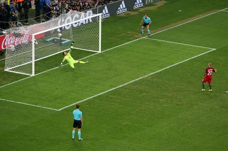 ​AVRO-2016: Avropa çempionatının ilk yarımfinalçısı məlum olub - VİDEO