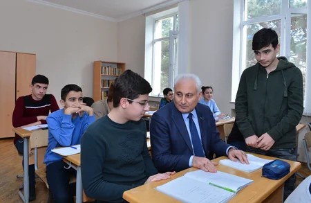 Beynəlxalq olimpiadalara hazırlıq mərkəzinə mediatur olub