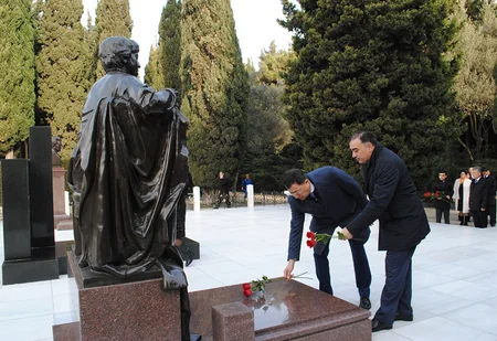 Fuad Muradov Qazaxıstan Xalqı Assambleyası sədrinin müavini ilə görüşüb
