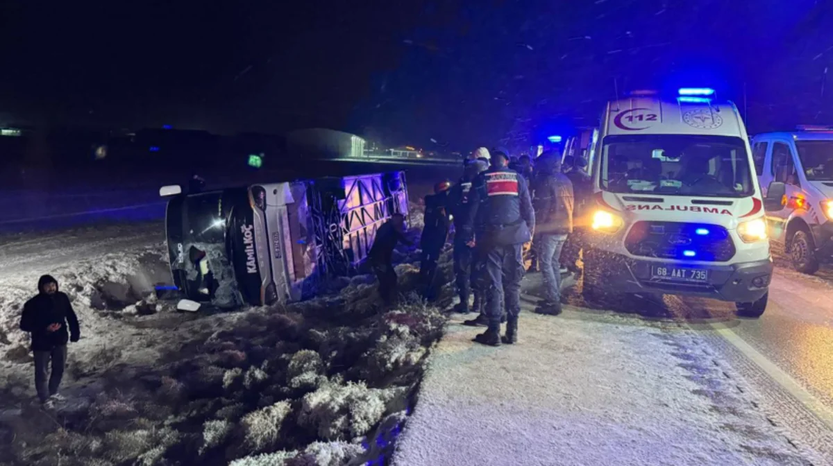 Türkiyədə ağır yol qəzasında onlarla insan xəsarət alıb